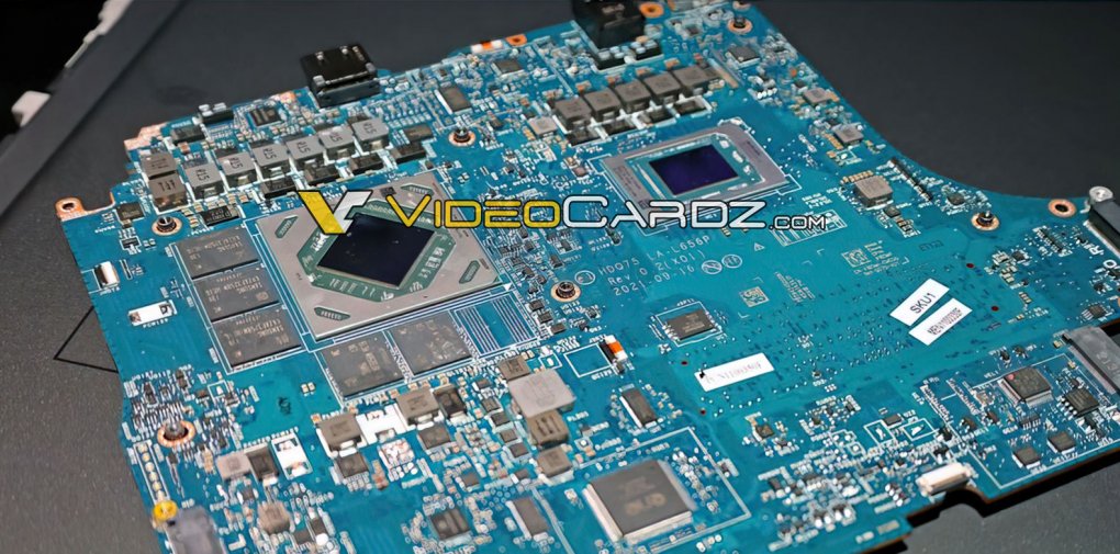 AMD Ryzen 9 6980HX und AMD Radeon RX6700M auf dem Mainboard eines Alienware m17 R5.