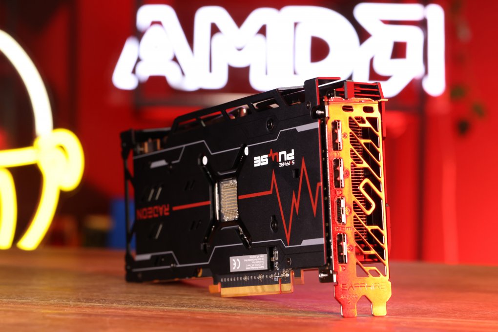 Preiswert, passen in praktisch jedes Gehäuse und haben genügend Rasterizing-Leistung - nur an Raytracing-Kraft mangelt es den älteren Radeon 6000er-Karten wie der hier zu sehenden Radeon RX 6700.