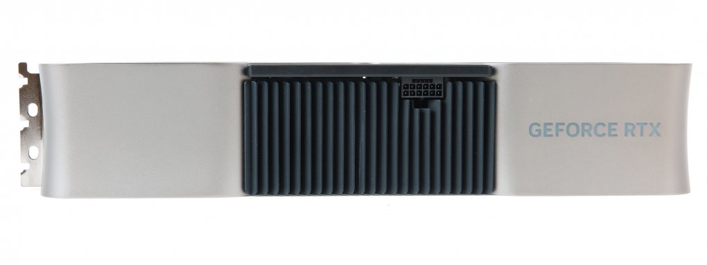 Der neue 12VHPWR-Stromanschluss findet sich auf jeder Geforce RTX 40 - auch der RTX 4070 Ti. Adapter sichern die Kompatibilität zu verbreiteten Netzteilen.