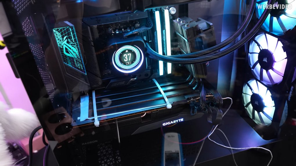 Zweiter Backplate-Kühler im PC.