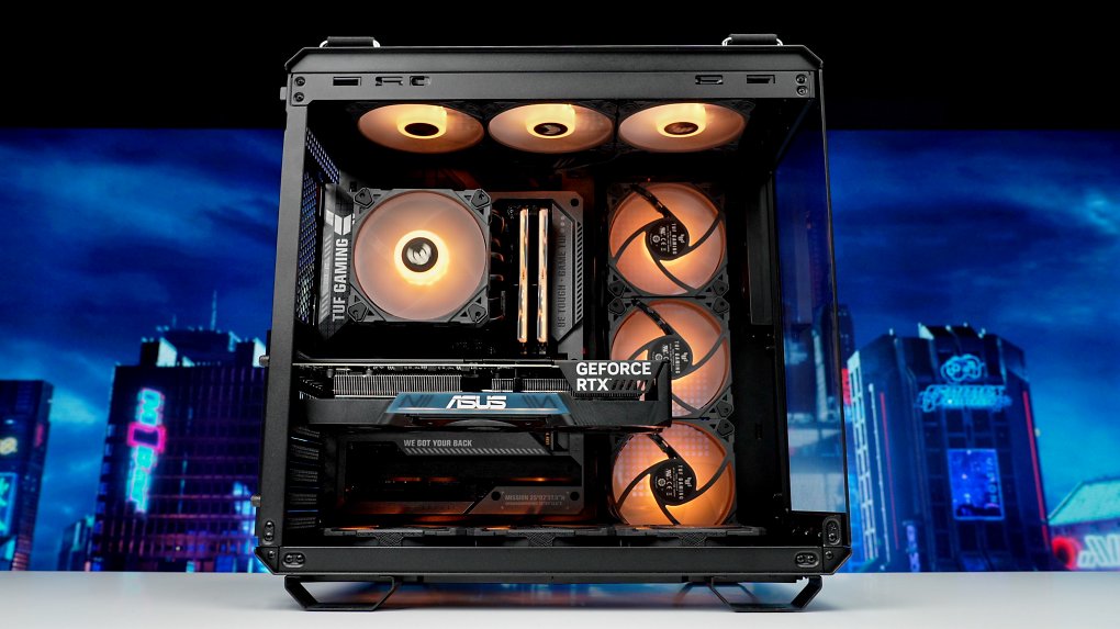 Die Asus Geforce RTX 4070 BTF Konzept-Grafikkarte kommt ganz ohne sichtbare Anschlüsse aus