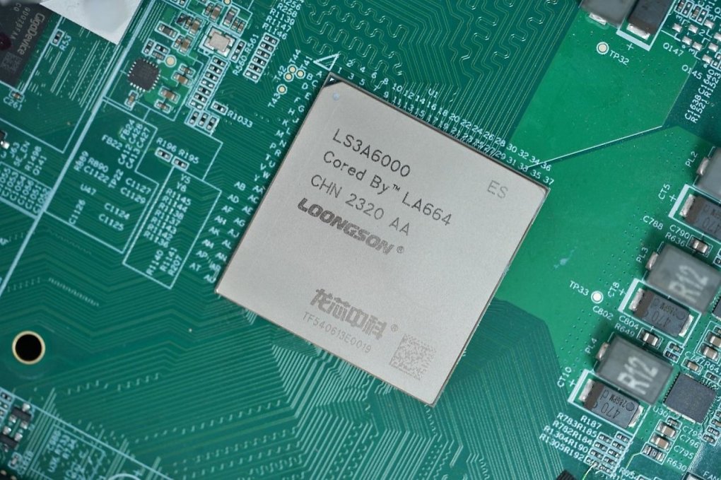 Loongson 3A600 mit 4C/8T @ 2,5 GHz und einer TDP von 50 Watt