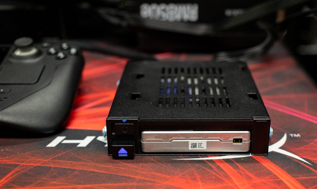 Steam Deck mit 61,44 TiByte Enterprise-SSD