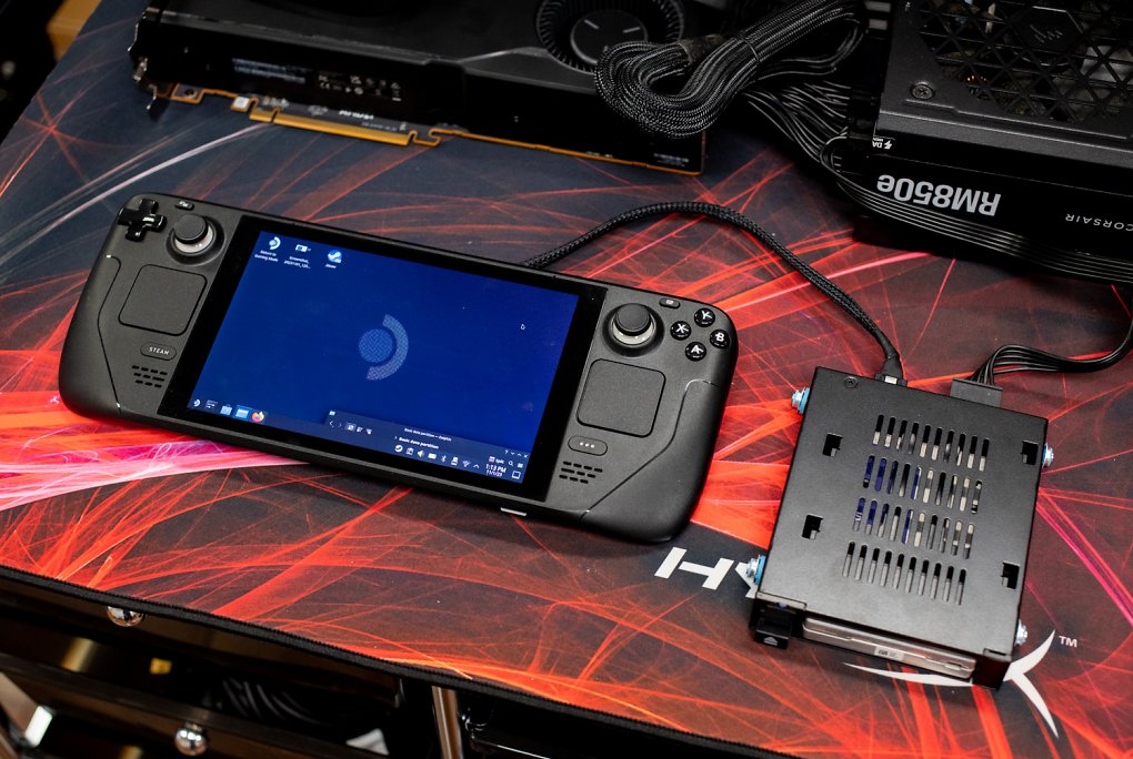 Steam Deck mit der 61,44 TiByte großen Enterprise-SSD Solidigm P5336