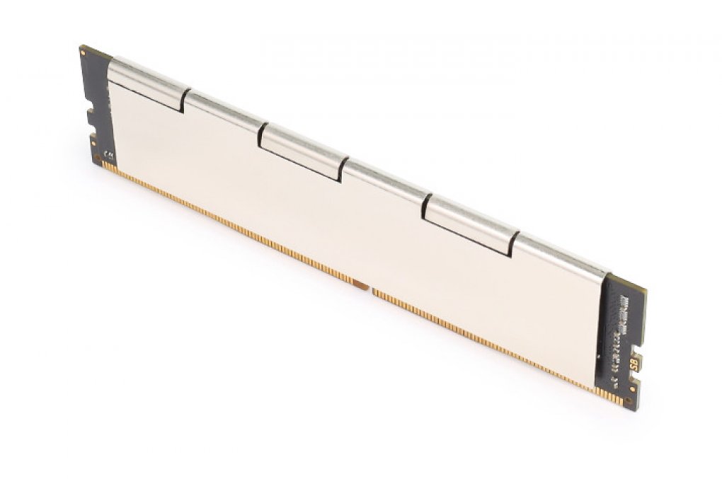 Die Wärmeleitung erfolgt über zwei Kupferplatten pro Modul, die mit Wärmeleitpads auf dieses gesetzt werden.
