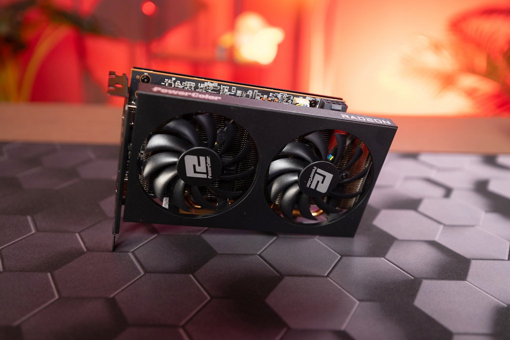 Powercolor Radeon RX 6500 XT 8GB Fighter: Unsere Test-Grafikkarte mit freundlicher Unterstützung von <a href='www.zed-up.de/'>Zed-up.de</a>.