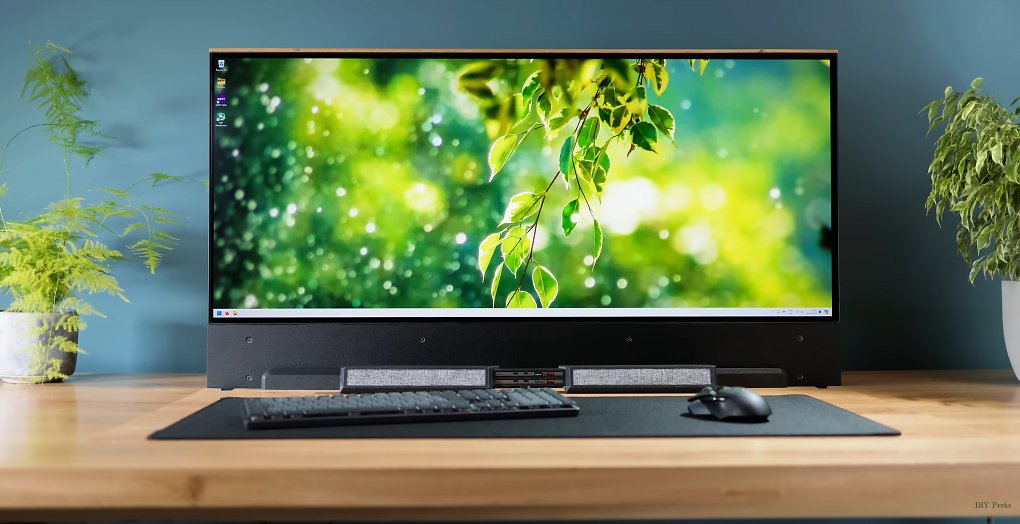Mit einem Handgriff können das Display und die Peripherie ausgeklappt werden.