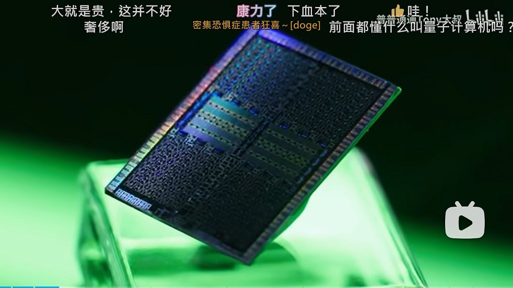 In den gezeigten Aufnahmen reflektiert der GB202 vor allem blaues Licht. Bei vielen Chips ist die Farbe aber stark winkelabhängig. Das könnte auch hier der Fall sein.