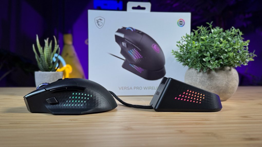 Zum Lieferumfang der <strong>MSI Versa Pro Wireless </strong>gehört auch ein Qi-Lade-Dock (<strong>Mouse Dock Pro</strong>) mit RGB-Beleuchtung und Magnethaltesystem. Bei anderen Herstellern, etwa bei Razer, müssen Sie für das <a href='www.amazon.de/Razer-Magnetische-Ladestation-Hyperspeed-Beleuchtung/dp/B0B6JKSFZC?crid=PEV85V9J03OI&amp;dib=eyJ2IjoiMSJ9.ThUMgsqD1xRNbbK2DJdFkGWST8AVCmwdRX4PcMfWv7LpFaRR9auHMSuPkSgotmEvPjz6pe2pmZSujAtaapGkEWXmUJsLAKNE8NDC1gh8v-Q3DtLCqQLnlF4TUJp24LlJBqMpxNtFxKBmrpFxRvwR3eA2t0uHjDVHywsvZIVW6DRHBL0OXMDpTq0biDvl4WjefaXCGZYEbaVW7sGLdl8Ow0Ev9Kiv8boYxhWKeTE19bs.Vw8xYW5rij6x8249zhUJILaZltxTKyJidA1HgPND4Og&amp;dib_tag=se&amp;keywords=razer%2Bmouse%2Bdock%2Bpro%2B%26%2Bcharging%2Bpuck&amp;qid=1750780129&amp;sprefix=Razer%2BMousedoc%2Caps%2C83&amp;sr=8-4&amp;th=1&amp;linkCode=ll1&amp;tag=sftmagdiglifu-21&amp;linkId=a6514f88c3e45d42b1aea4cbb415bfac&amp;language=de_DE&amp;ref_=as_li_ss_tl'>Mouse Dock Pro</a> mit passendem Lade Puck 100 Euro abdrücken.