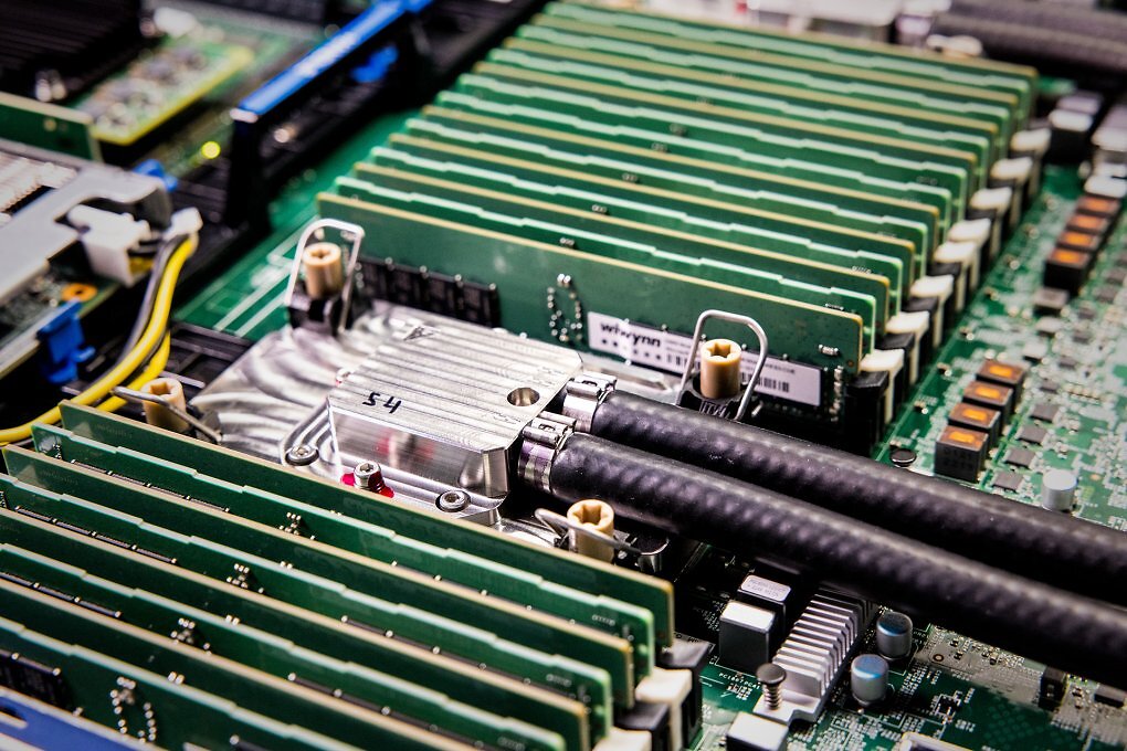 Microsofts Mikrofluoidik-Kühler im Einsatz.