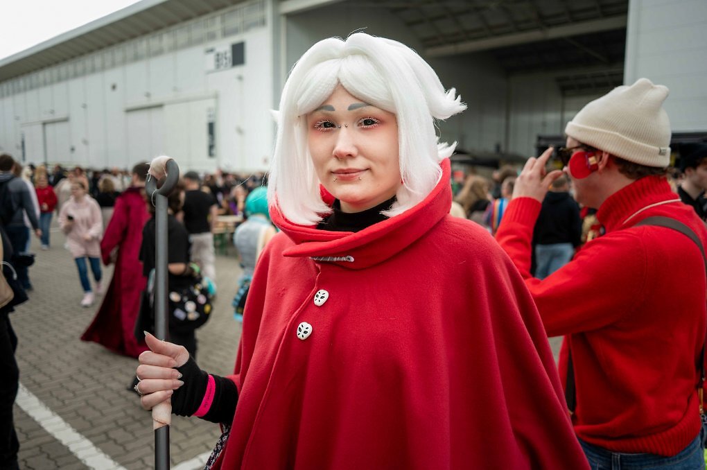 Wie sieht eigentlich Hornet unter der Maske aus? <a href='www.instagram.com/piixie._.png/#'>piixie._.png</a> hat das wunderbar in ihrem Cosplay interpretiert!