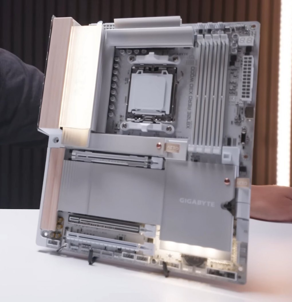 Auch LEDs kommen auf dem Gigabyte X870E Aero X3D Wood zum Einsatz.