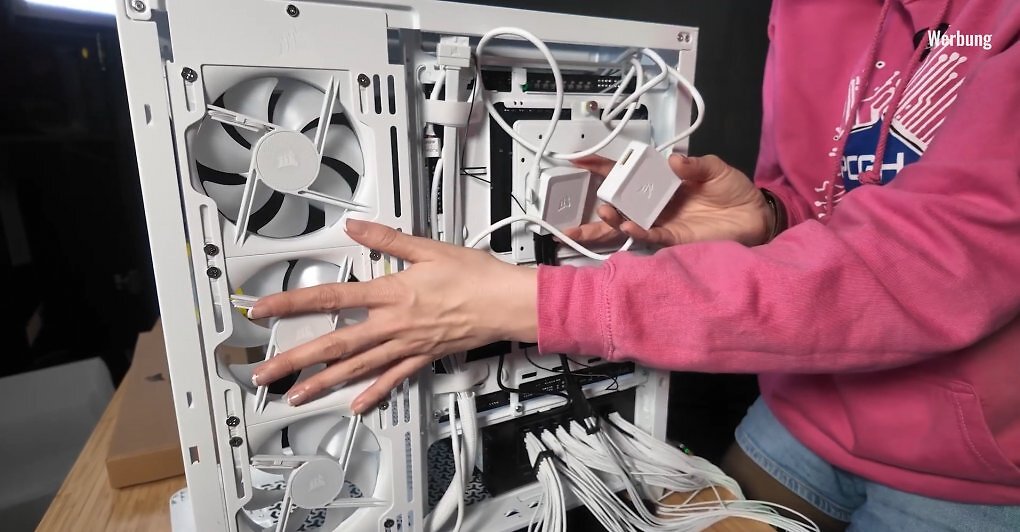 Die beiden Anfängerinnen haben das Konzept der iCUE-Hubs nicht erfasst.