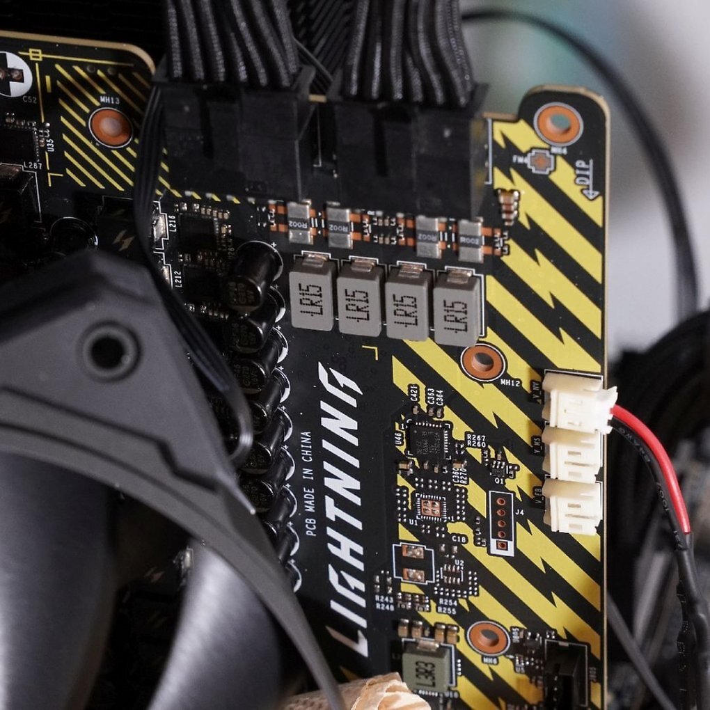 MSI Geforce RTX 5090 Lightning (1) (1)