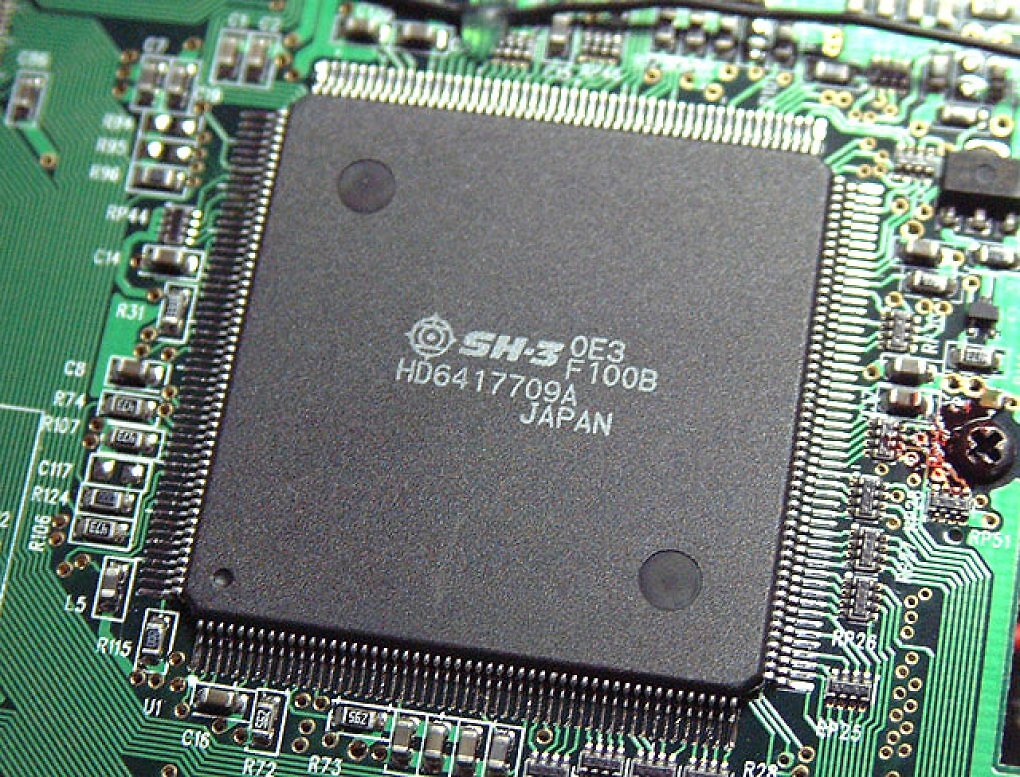 Der SH-3-Kern bietet u. a. ein anderes Interrupt-Konzept, eine Speicherverwaltungseinheit (MMU) und ein modifiziertes Cache-Konzept. Zudem wurde eine (dadurch effizientere) DSP-Erweiterung implementiert.