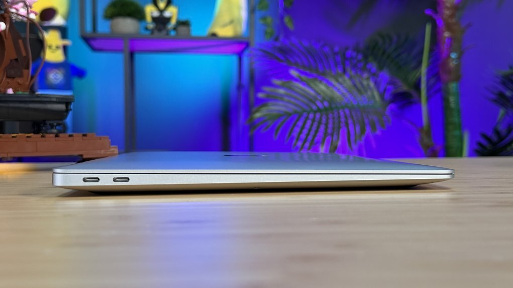 Schon beim Air mit M1 war Thunderbolt verbaut.