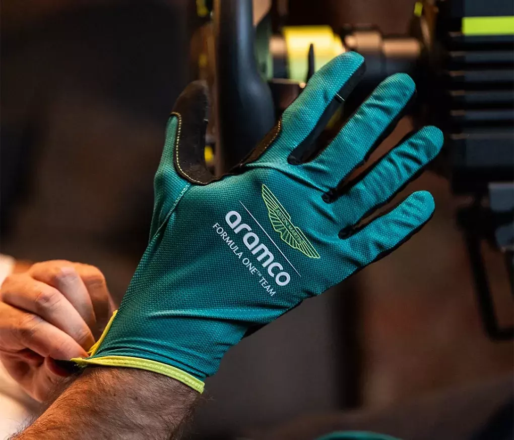 Die als Teil der Kooperation angebotenen Handschuhe werden auch einzeln verkauft.