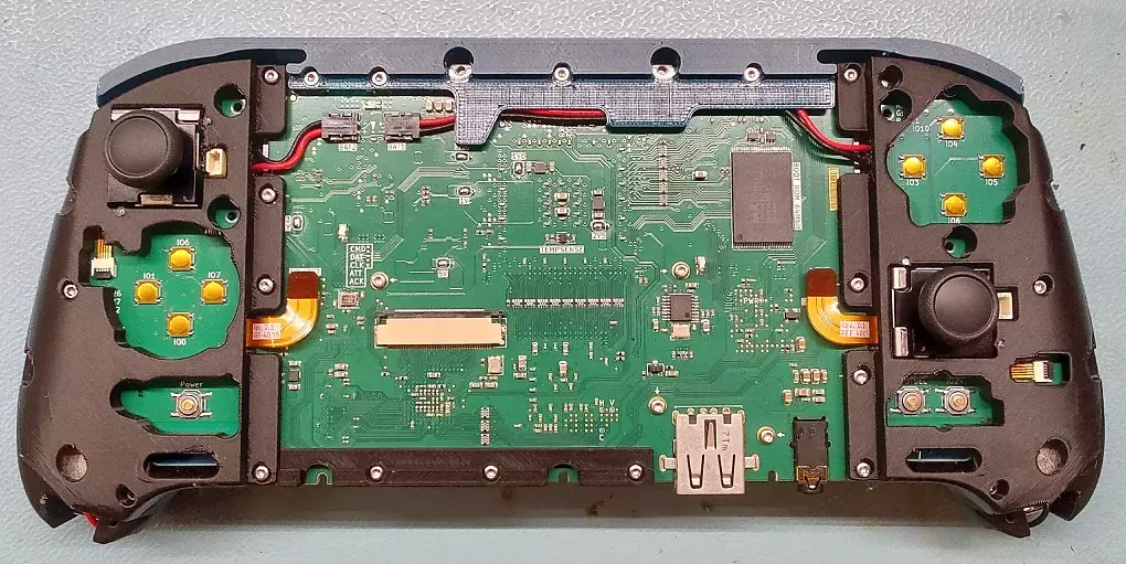 PCB der Playstation 2 Portable mit FPGA-Chip und sechs originalen Sony-ICs