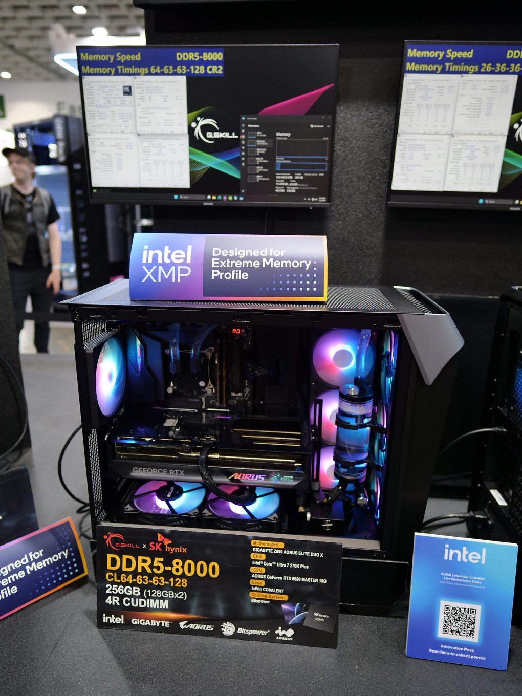 G.Skill demonstiert 256 GiB DDR5-8000 CL64 mit zwei 128 GiB großen 4-Rank-CUDIMMs.
