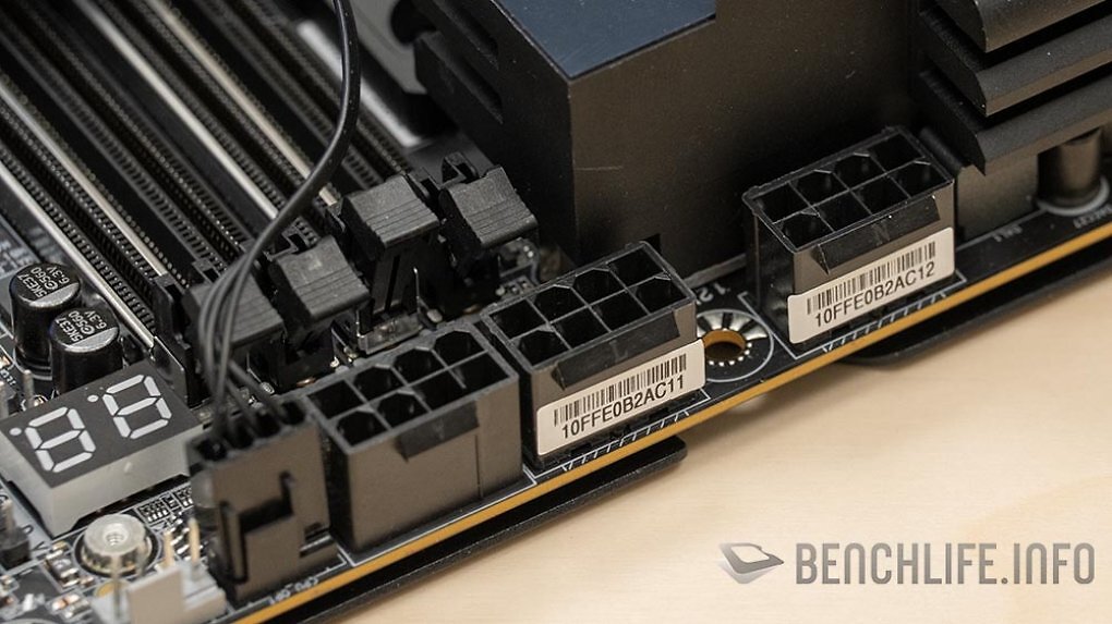 Neues Gigabyte-Mainboard mit drei 8-Pin-Stromanschlüssen