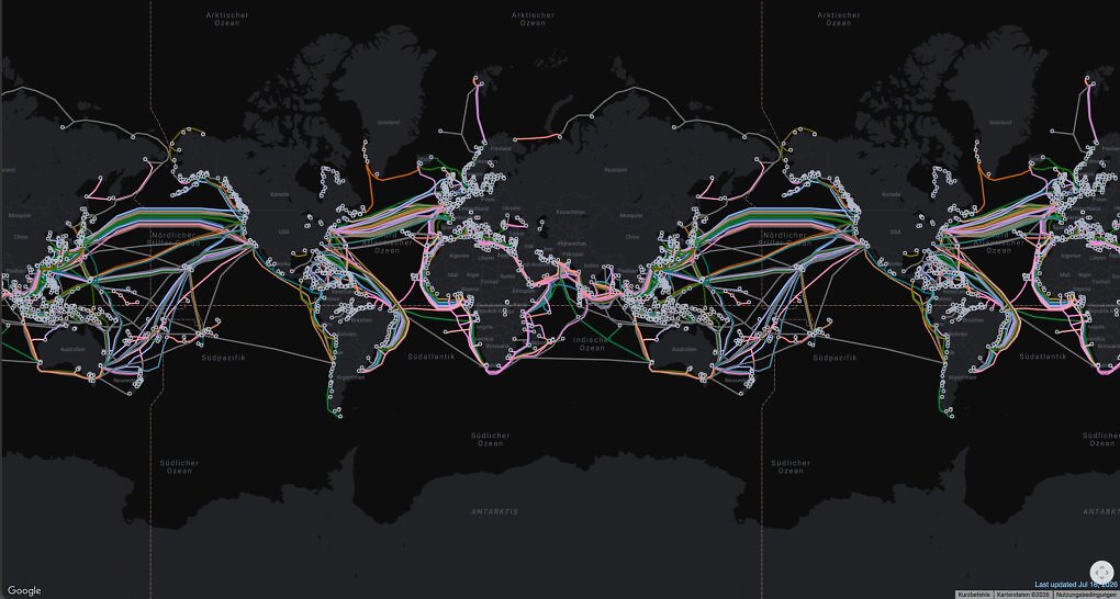 <a href='www.submarinecablemap.com/'>Submarine Cable Map</a> bietet eine interaktive Karte zu Unterseekablen.