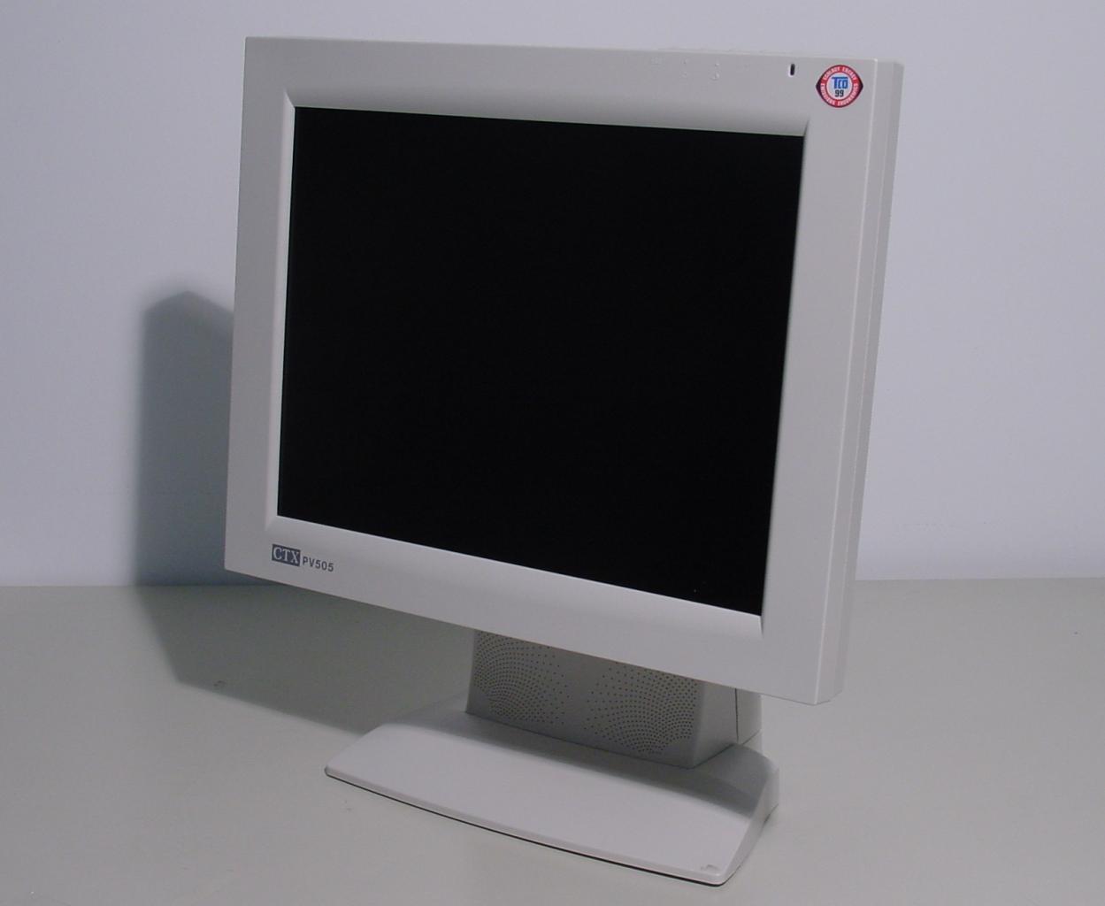 [29/11/2001] COMPUTERGRAU: Das Design des TFT-Monitors ist sehr schlicht, doch die Leistung ist überragend. 