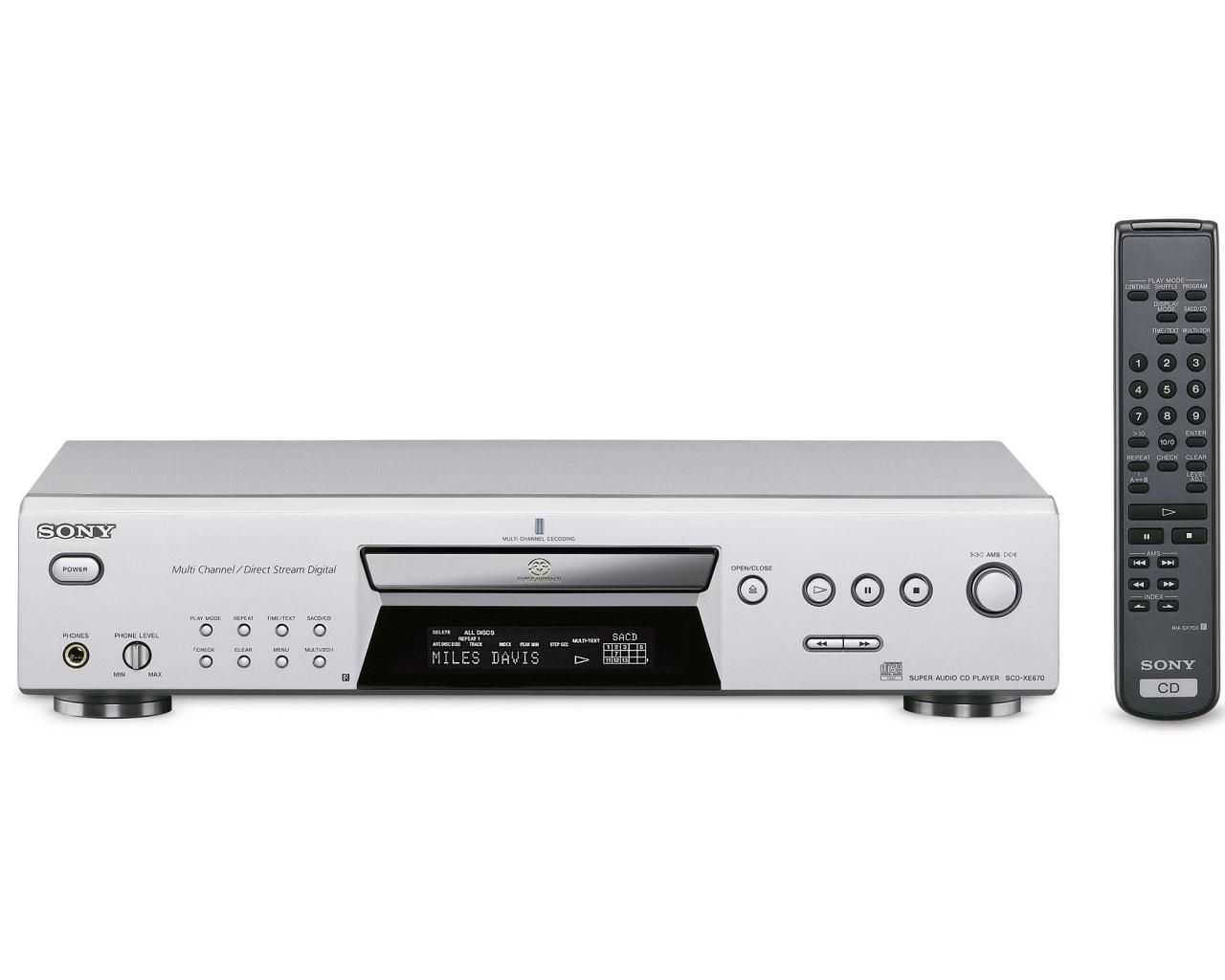 [08/01/2002] Genau hingehört: Bei unserem Hörtest stand uns auch der Super Audio CD Player Sony SCD-XE670 zur Verfügung. Sein Preis: 999 Mark (UVP).
