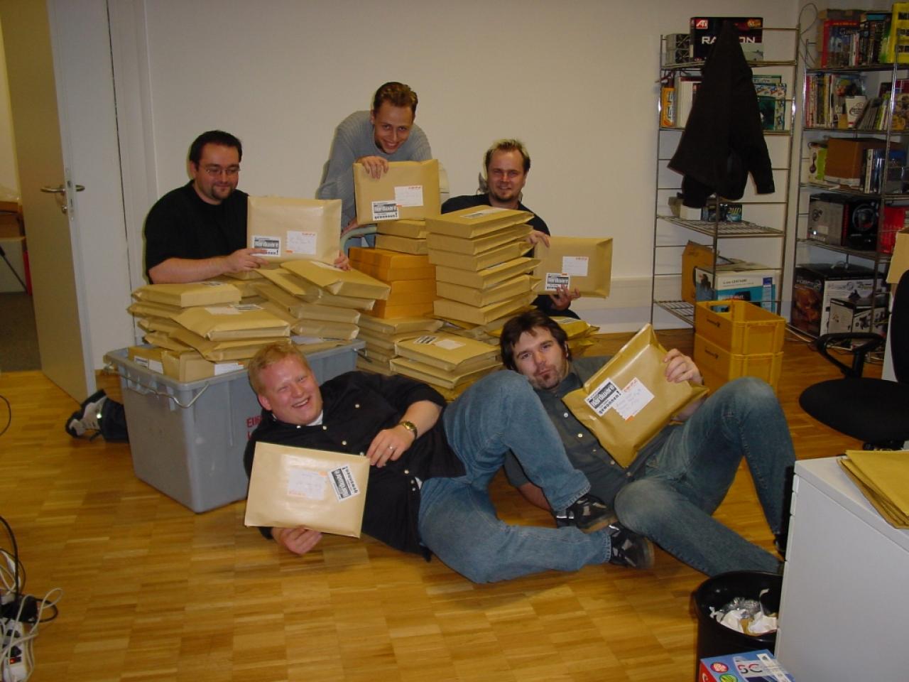 [07/01/2002] Geschafft: Nach getaner Arbeit heisst es aufatmen in der Redaktion.