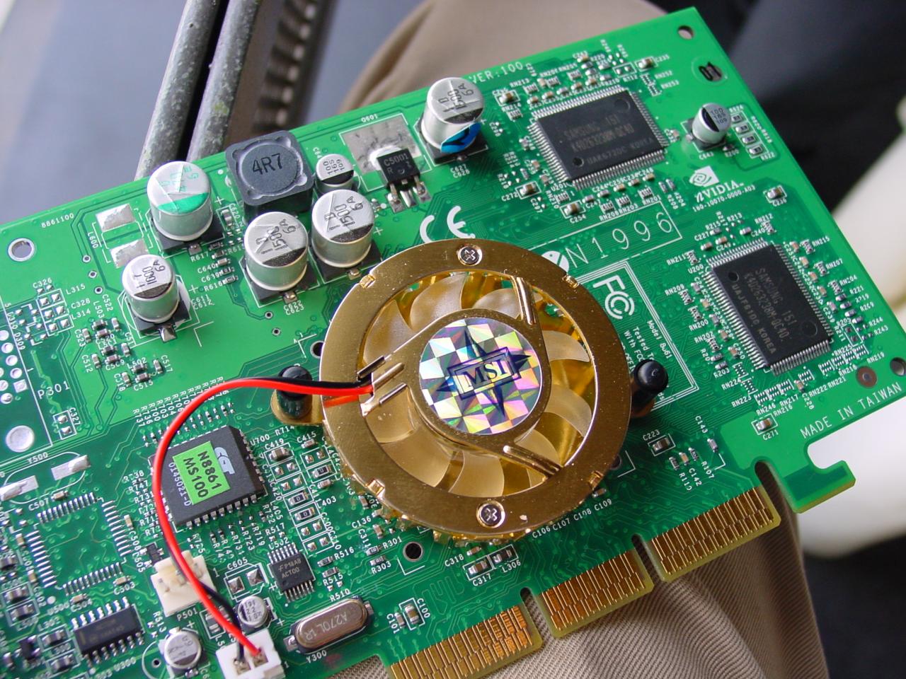 [07/02/2002] G4MX440: Die MX-Karte mit dem besten Preis-Leistungsverhältnis hat 64 MB RAM mit 4 ns Zugriffszeit.