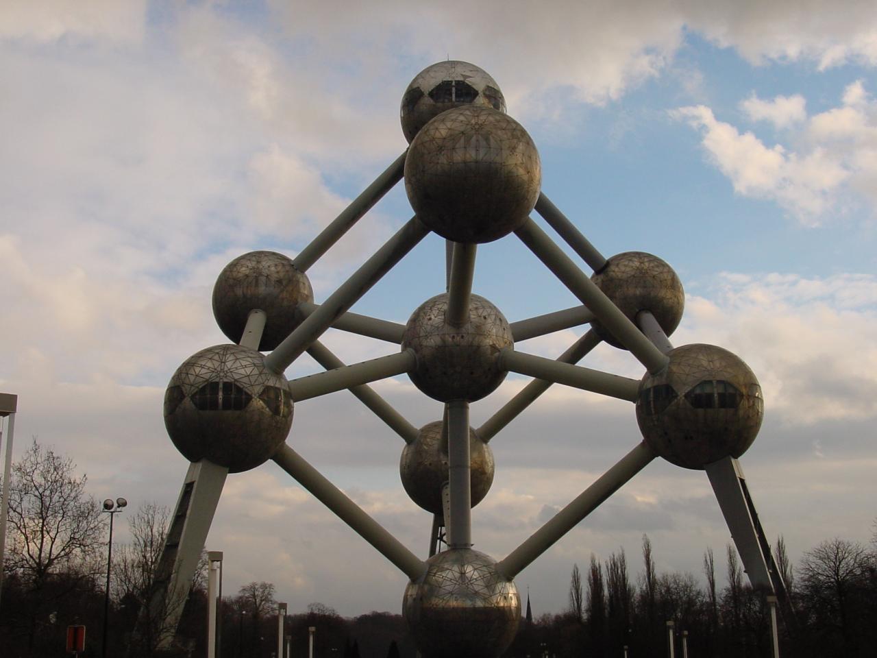 [07/02/2002] Schauplatz des Geforce-4-Launch-Events war das Wahrzeichen von Brüssel, das Atomium.