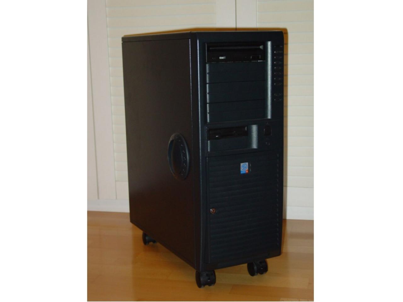 [08/04/2002] Midi-Tower: Der ZH910 ist sehr gut für einen HTPC geeignet.