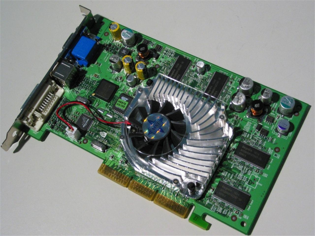 [15/05/2002] Das PCB unserer Testkarte ist noch in grün, die finale Verkaufsversion wird aber in rot gehalten sein.