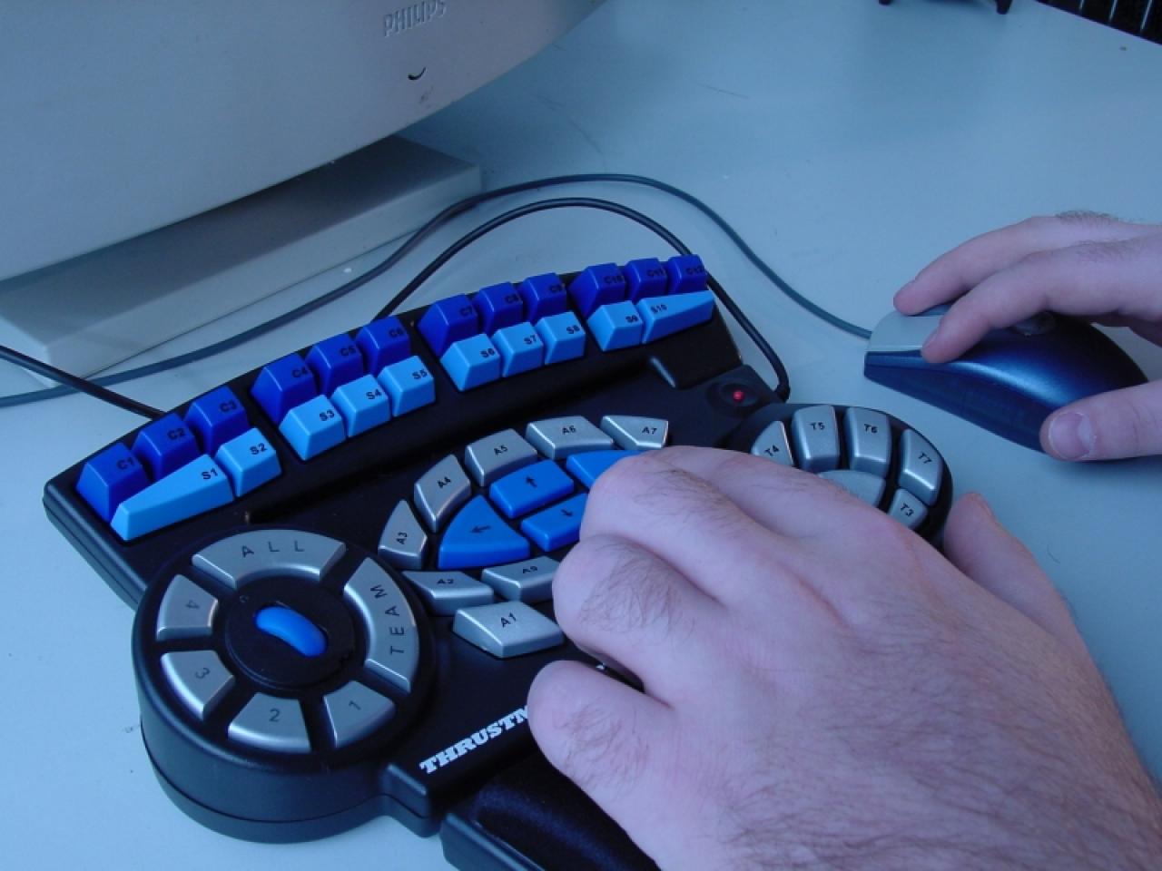 [08/05/2002] Tacticalboard: Die Ergonomie wurde genau auf die Bedürfnisse von Action-Spielern und Strategen zugeschnitten. 