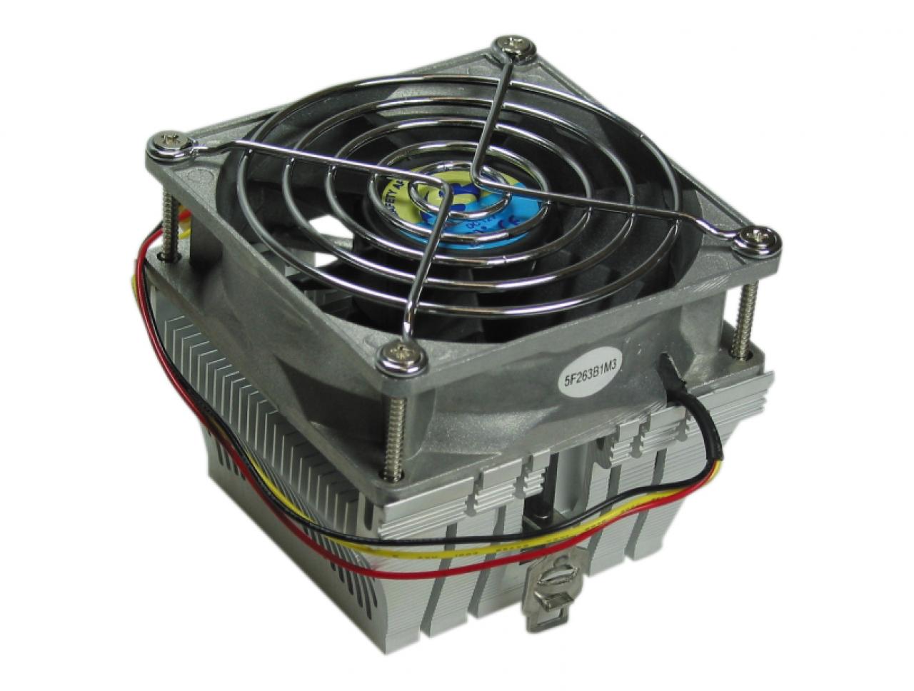 [23/07/2002] Whisper Rock II: Dank 80-mm-Lüfters und massiven Kühlkörpers laufen alle aktuellen CPUs noch stabil.