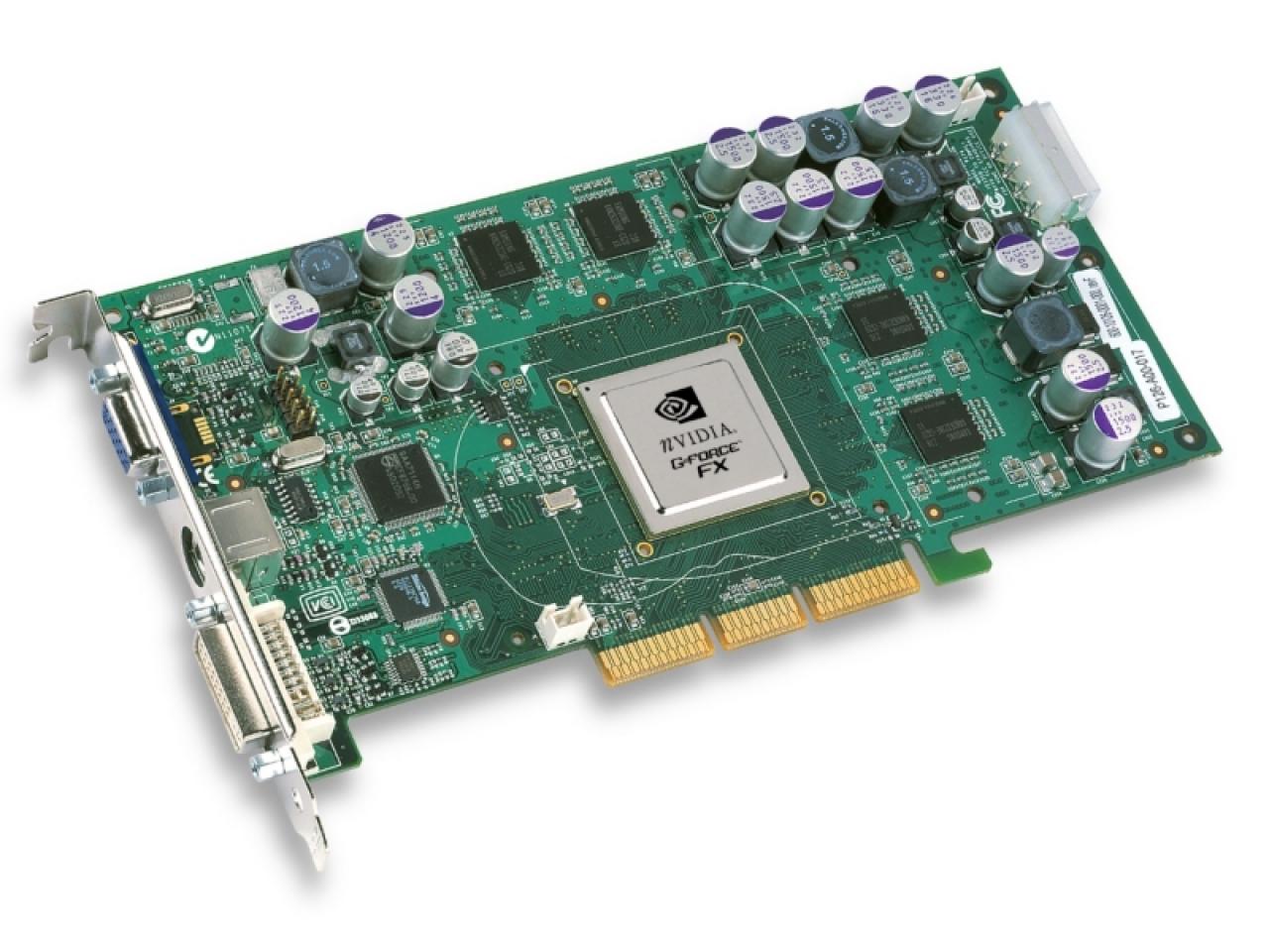 [18/11/2002] Das Nvidia Geforce-FX-Referenzboard.