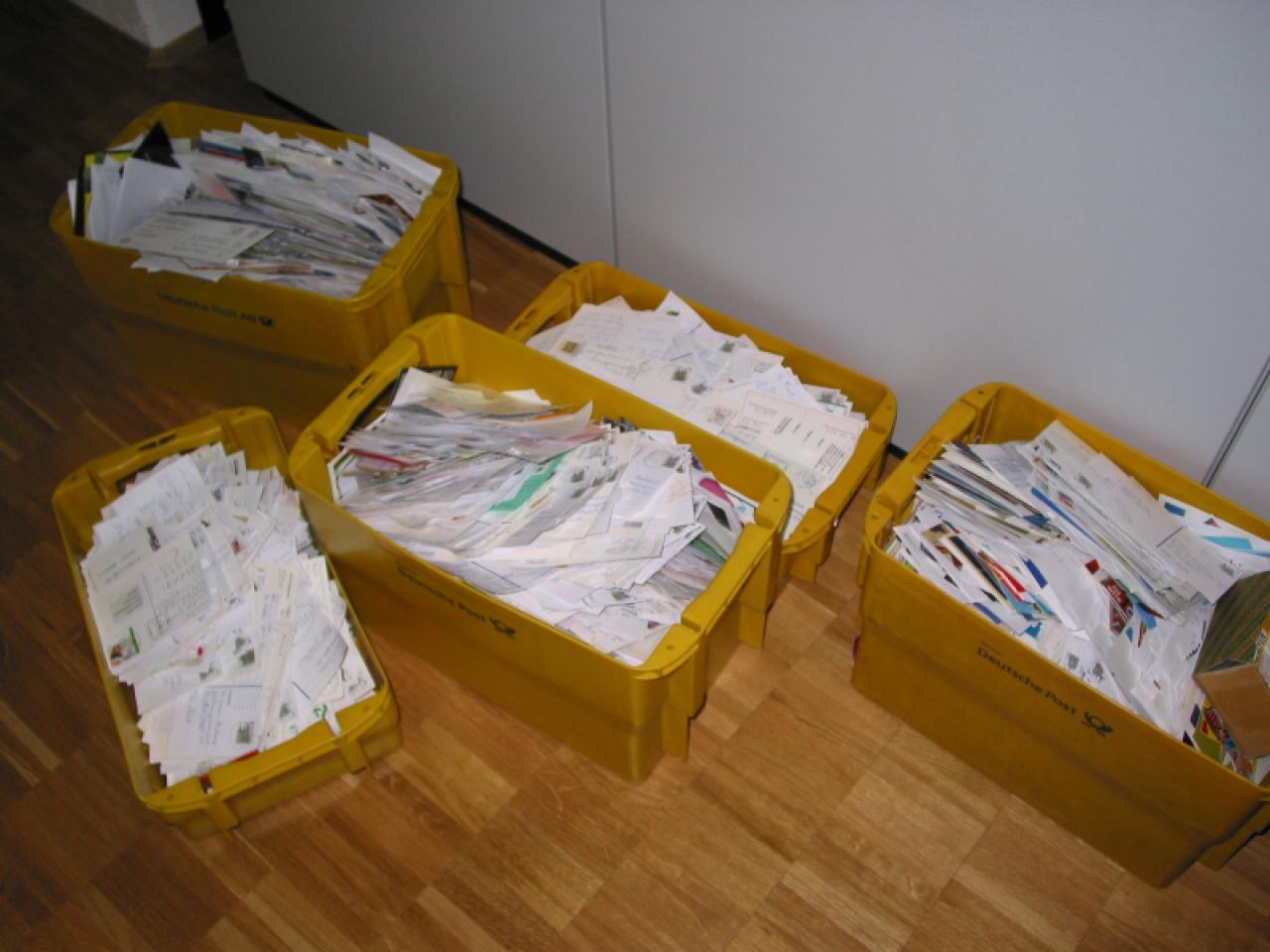 [18/12/2002] Die Gewinnspielkarten kamen gleich körbeweise in der Redaktion an.