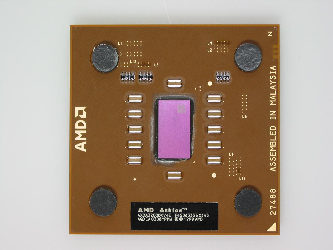 [09/07/2003] Einer der letzten AMD-Prozessoren ohne Heatspreader: Athlon XP 3200+ mit Barton-Kern.