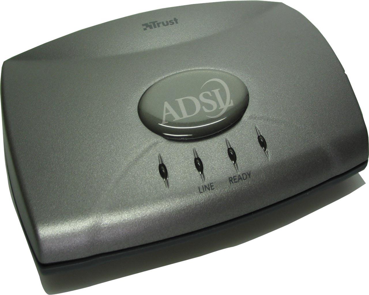 [29/08/2003] Mit dem 240B Speedlink DSL liefert Trust ein solides Stück Hardware ab, das sich wegen des USB-Anschlusses gut für Einzelplatzanwender eignet.