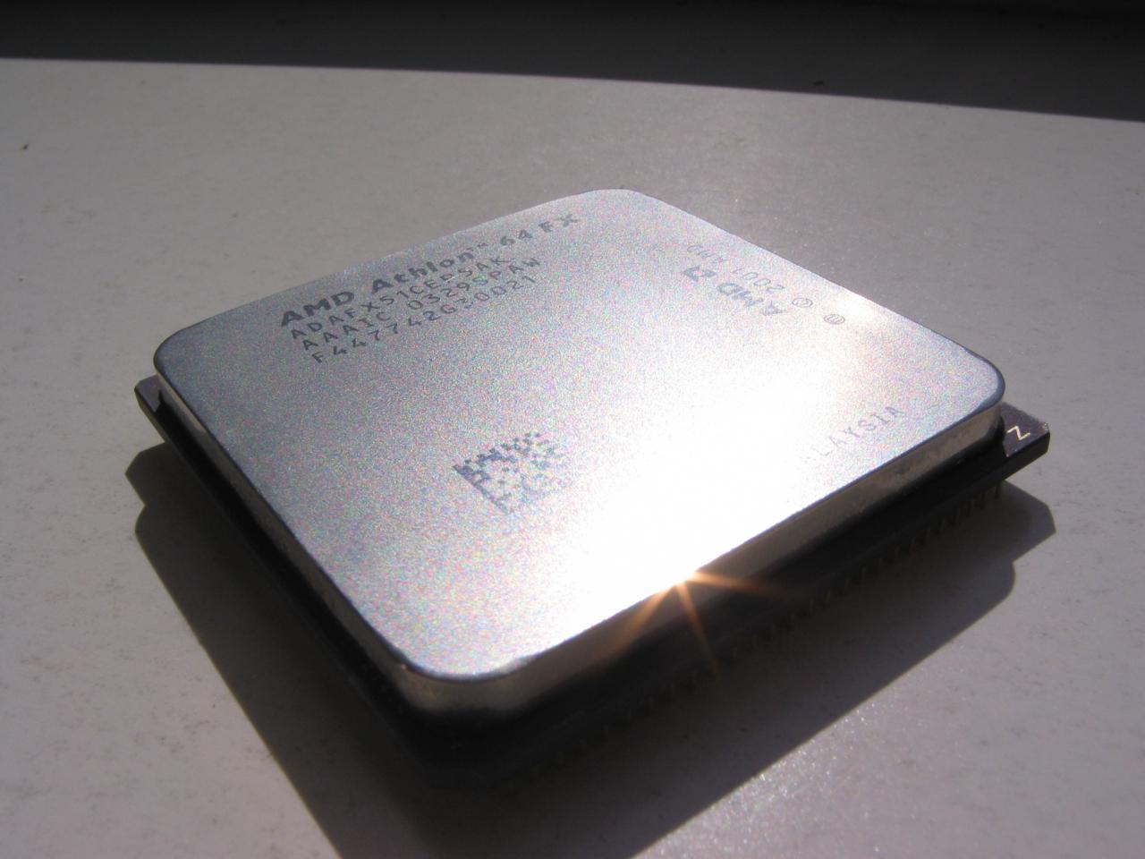 [15/10/2003] Der AMD Athlon64 FX-51 kostete 849 Euro