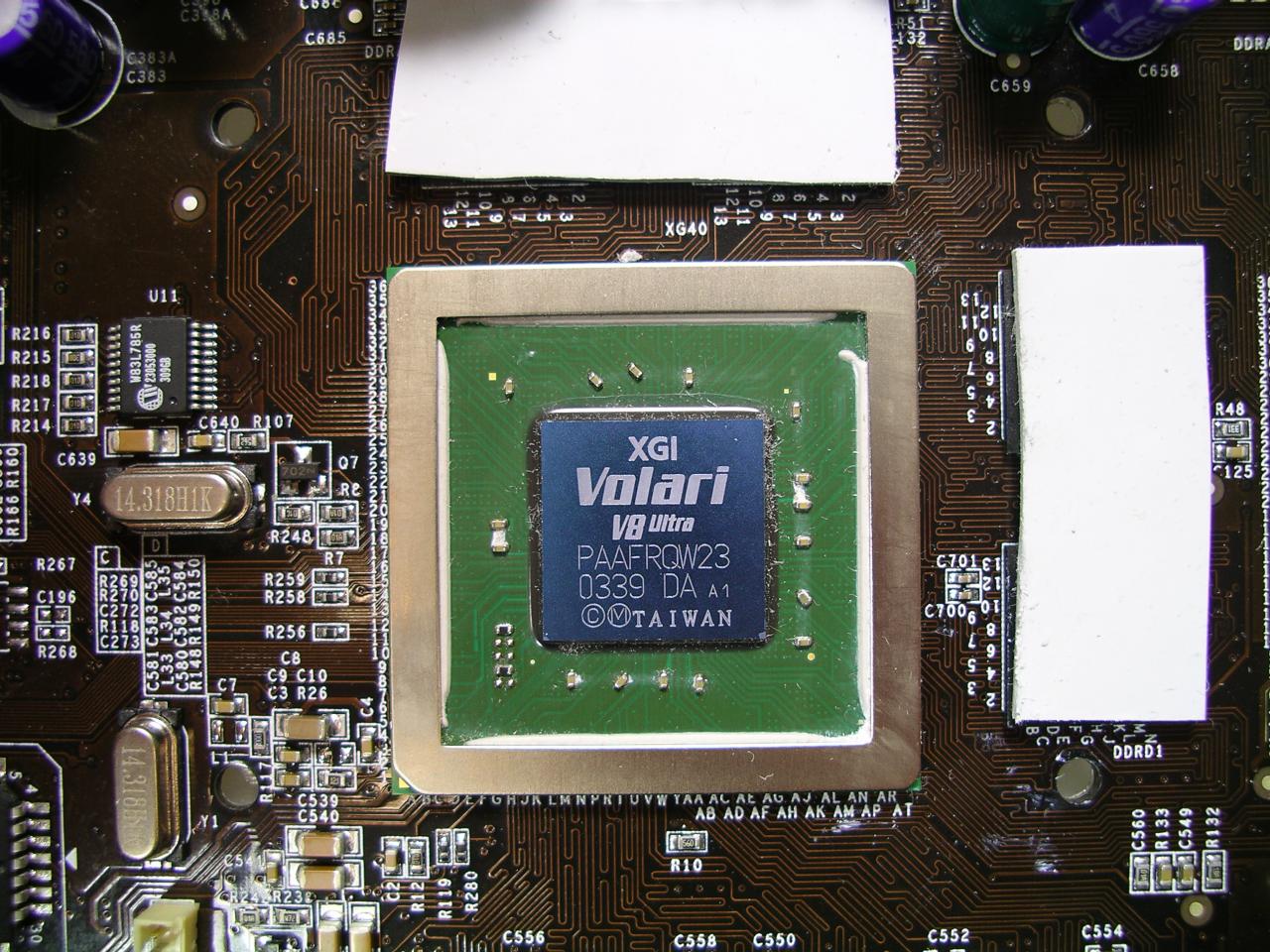 [19/12/2003] Das Volari-Duo-V8-Board mit zwei Grafikchips setzt optisch neue Maßstäbe.