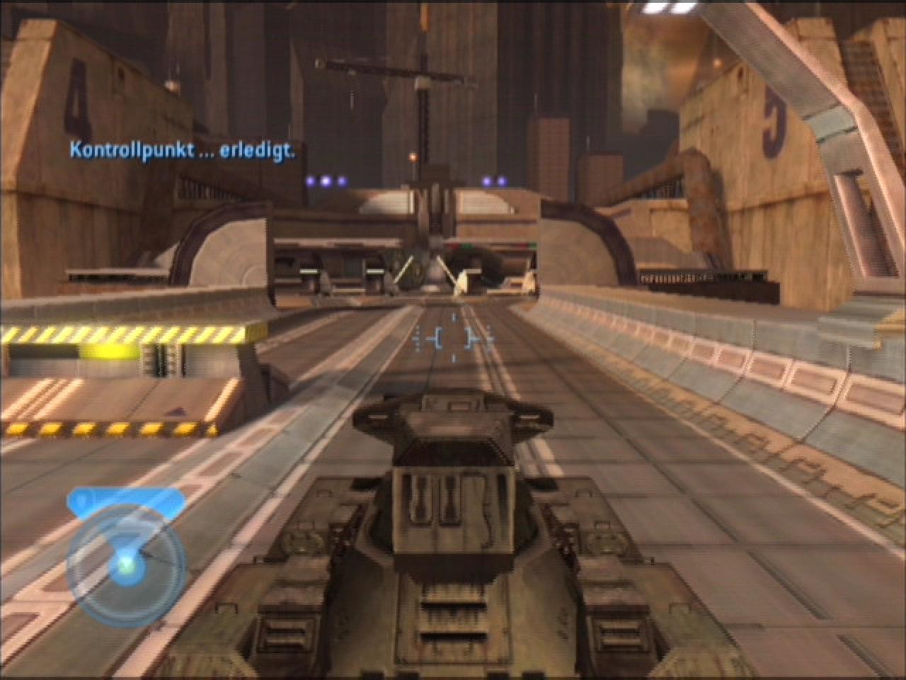 [11/11/2004] Markus (Praktikant) - Als Microsofts Xbox in Europa erschien war Halo war der einzige Grund, mir die Konsole direkt zum Launch zu holen - und was für einer! Ich war derart begeistert von der technischen Umsetzung und der gebotenen Abwechslung, dass ich mir später noch die PC-Version für höhere Auflösungen besorgen musste. Per Internet Connection Sharing von Windows XP und proprietärem LAN-Konnektorprogramm ging's auch noch vor Xbox Live mit Halo online. 