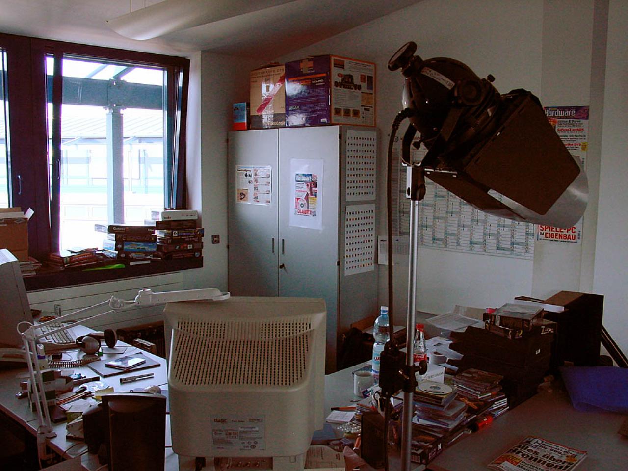 [17/04/2006] PCGH anno 2001: wie bei Hempels unterm Sofa.