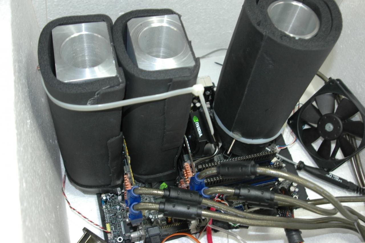 [21/11/2006] Testaufbau mit selbstgefertigten Kühlern.