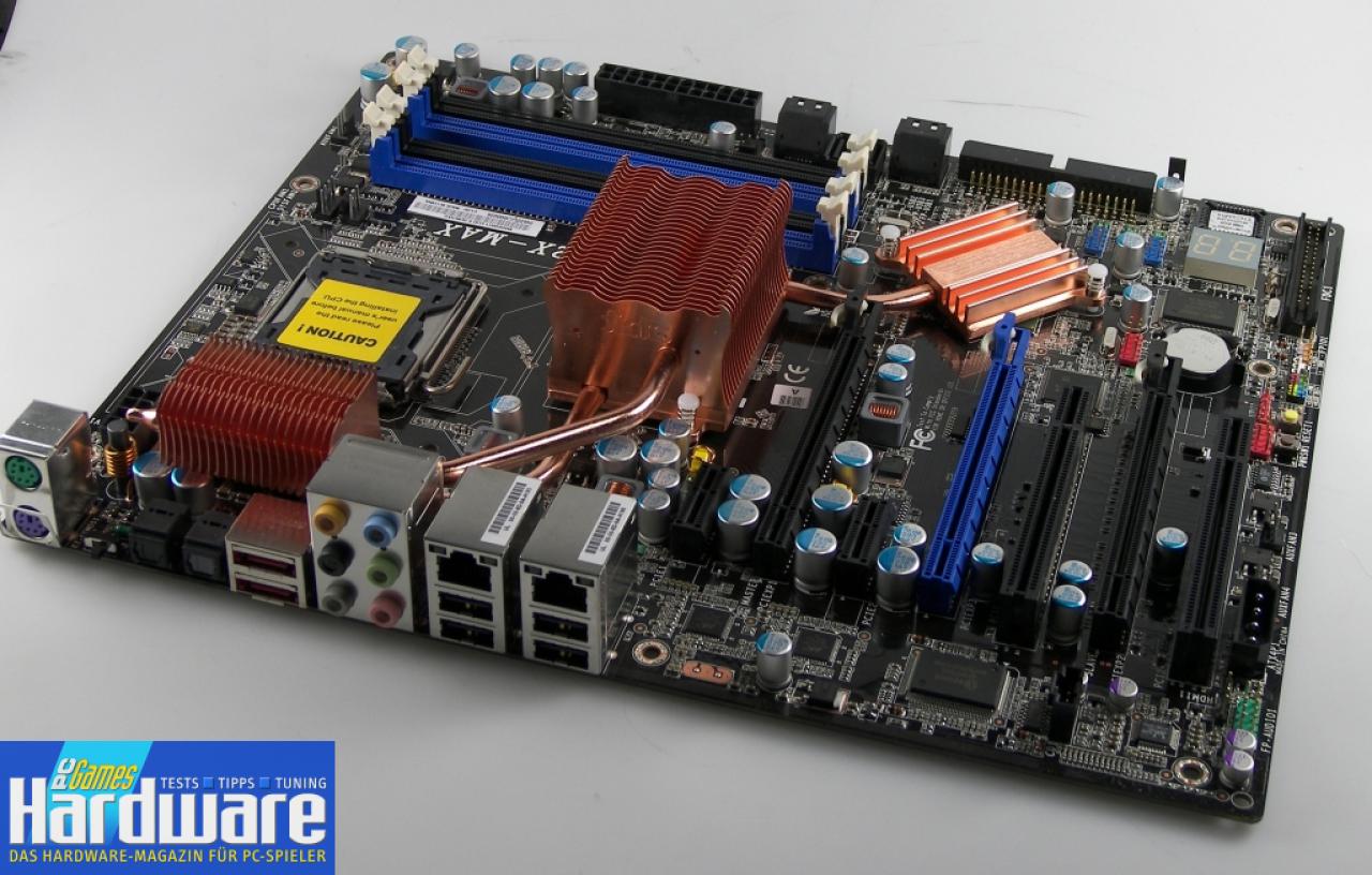 [18/01/2007] Oberhalb der Grafikkartensteckplätze befindet sich je ein PCI-Express-x1-Slot.