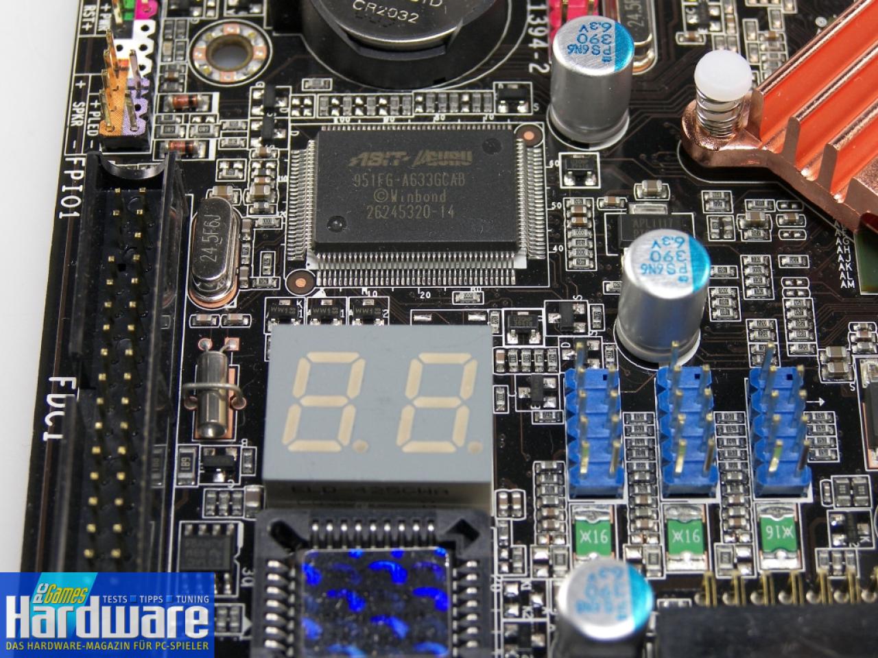 [18/01/2007] Mikro-Guru-Chip und Status-LEDs.