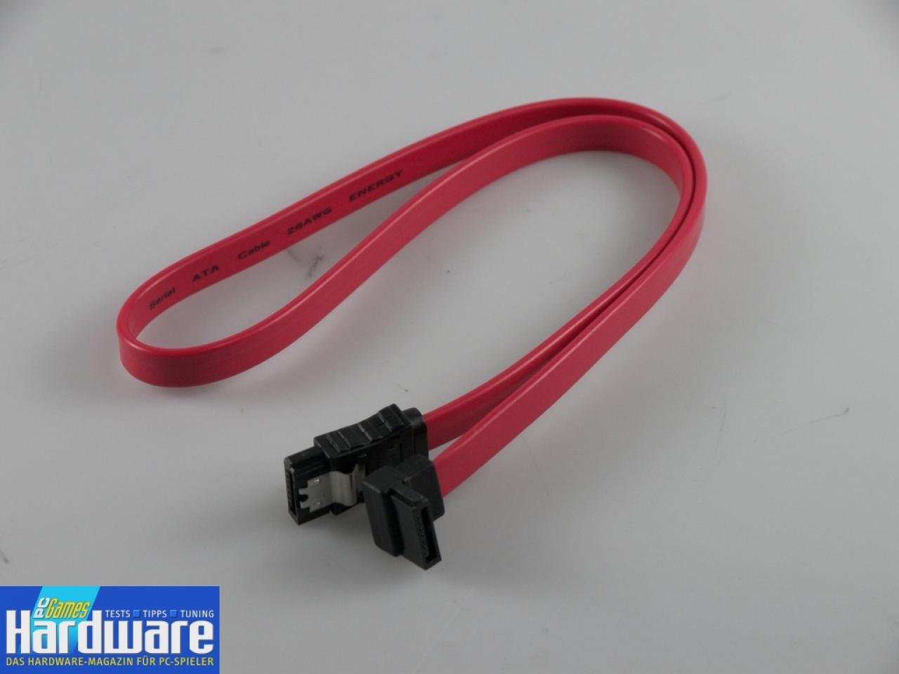 [18/01/2007] Die SATA-Kabel verfügen über einen Klemmmechanismus auf der einen und einen angewinkelten Stecker auf der anderen Seite.