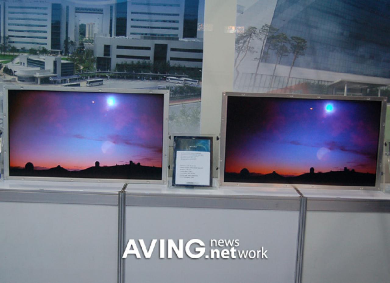 [08/02/2007] Links steht das Display mit 100.000:1 KontrastQuelle AVING.net