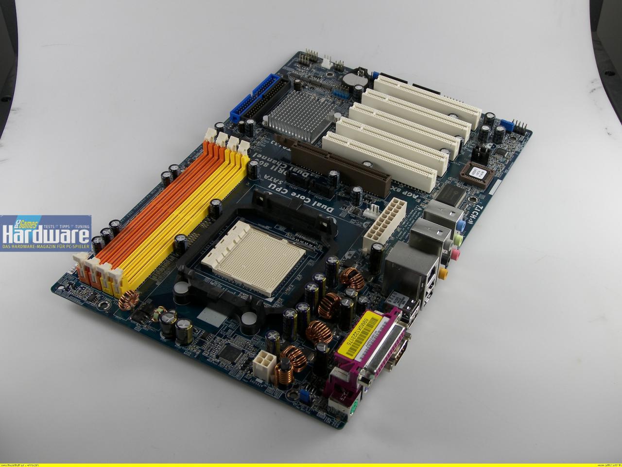 [22/02/2007] Asrock AM2NF3-VSTA: Schmale Platine, schlanker Preis: 45 Euro
