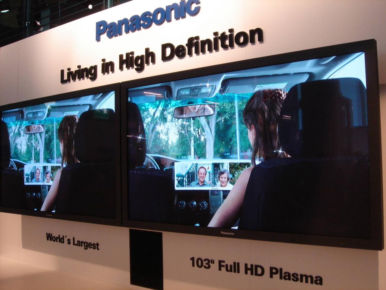 [16/03/2007] Abgefahrene Lösungen: 260-Zentimeter-Plasma von Panasonic (Cebit 2007)