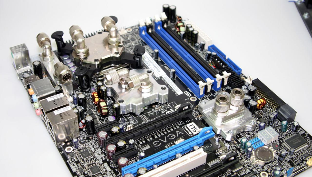 [12/03/2007] Das EVGA Black Pearl - eines der teuersten Desktop-Mainboards